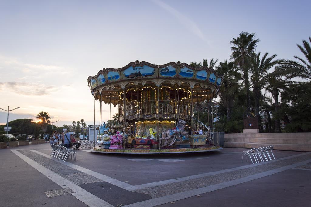 Village Vacances Le Lion De Mer Saint-Raphaël Eksteriør bilde